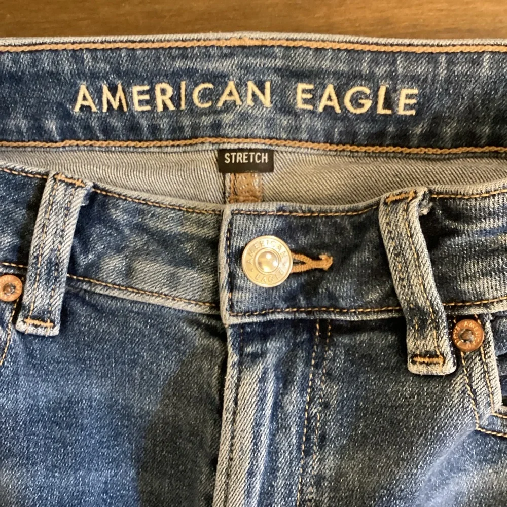 American Eagle 4 Short Mom Women’s Jeans High Rise 2022 Stretch Whiskered